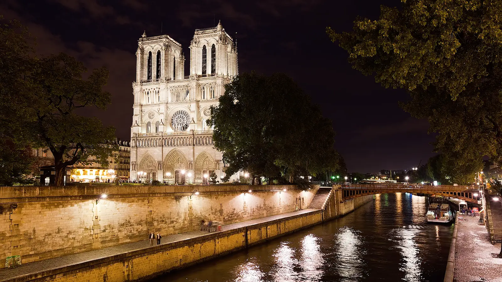 Timelapase of Notre-Dame and the Seine in Paris