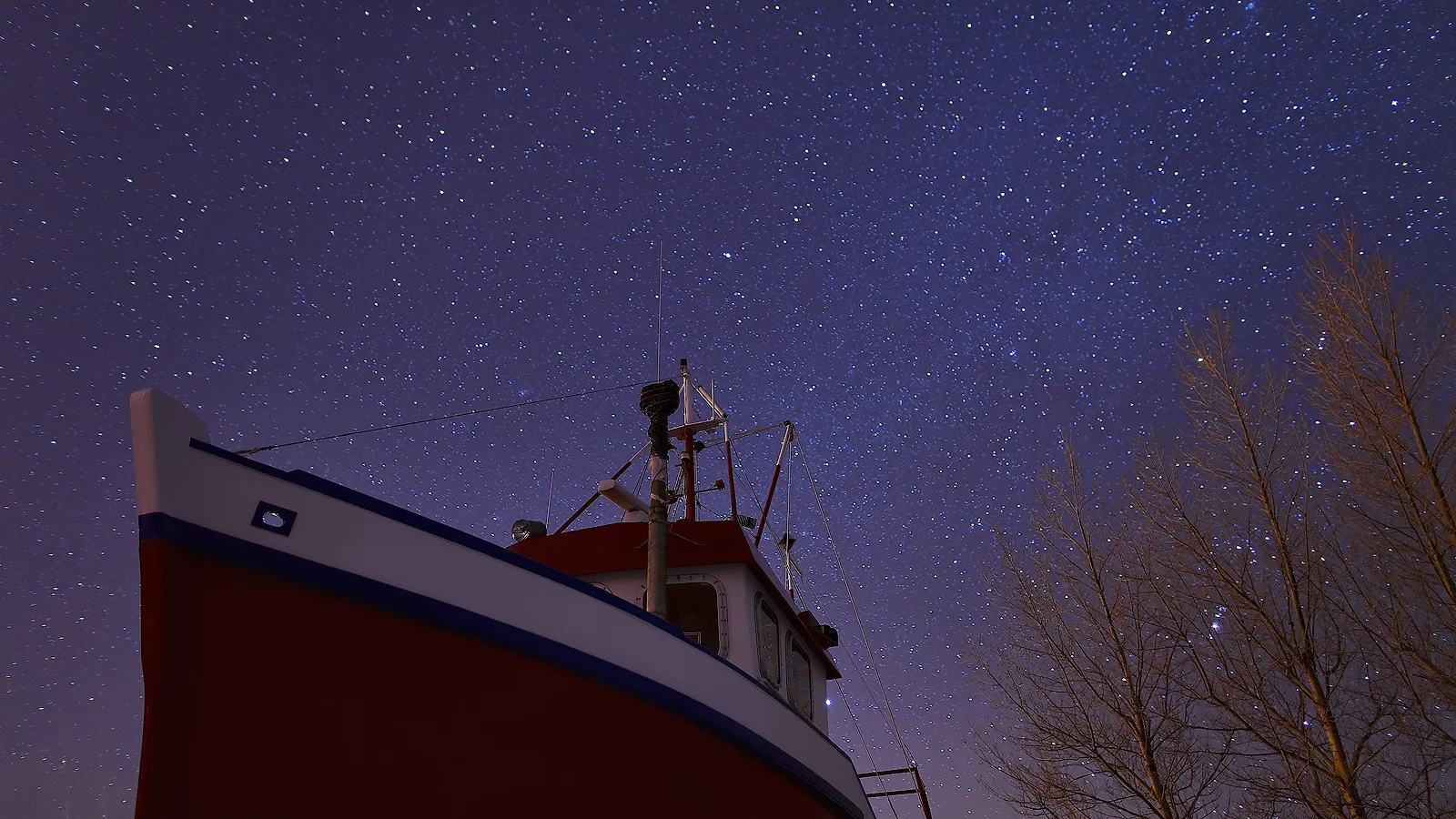Timelapse of a boat with starry sky